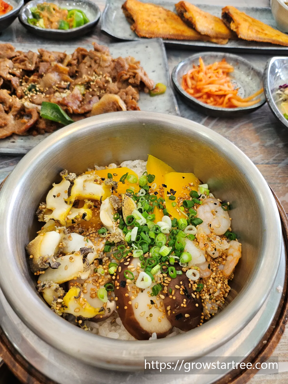 통영밥집 가온 전복, 버섯, 새우가 들어간 가온솥밥