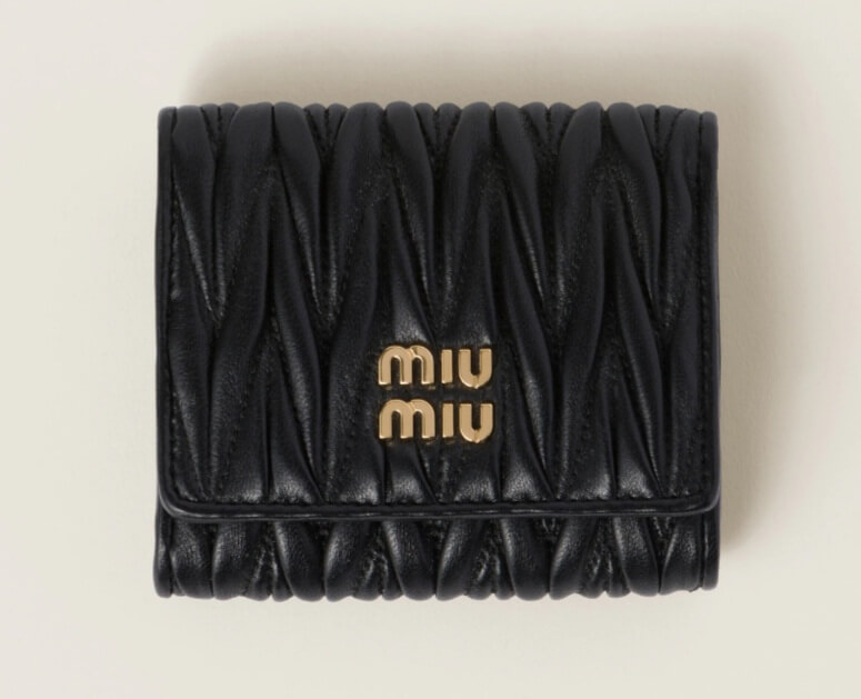 미우미우 마테라쎄 지갑 블랙