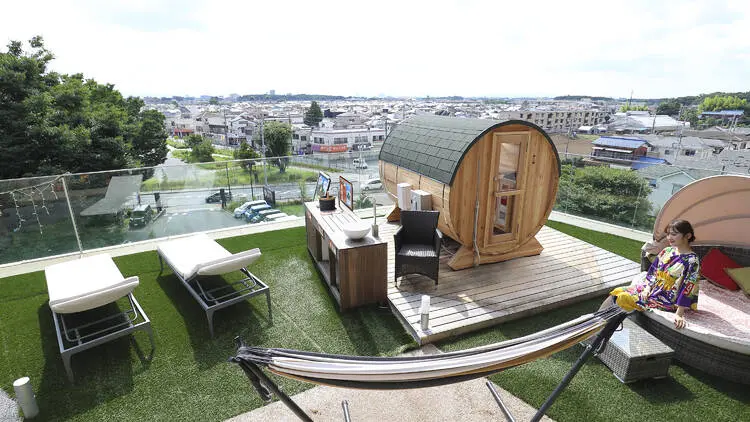 나무 통 모양의 '배럴 사우나'