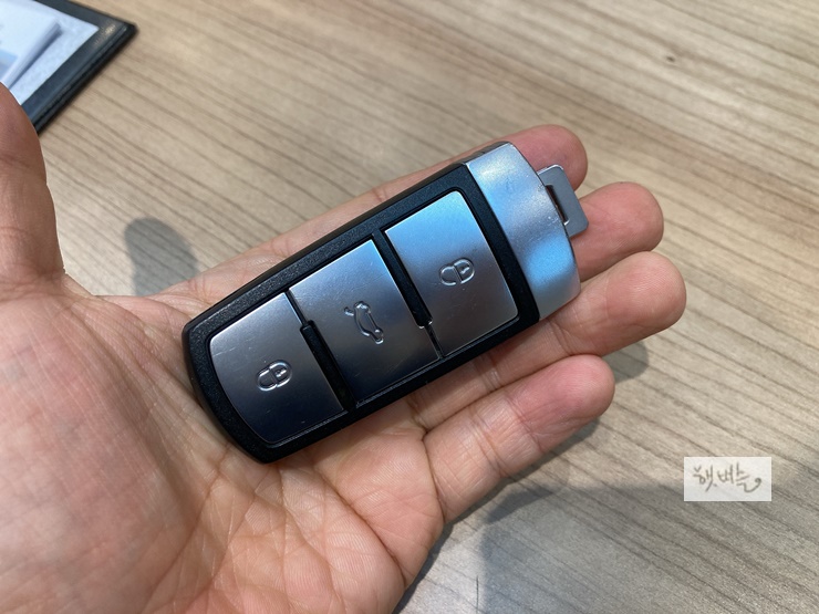 폭스바겐 구형 씨씨 (CC) 차량 리모컨 전지 교환 방법