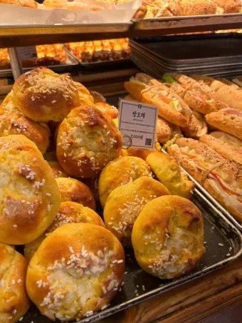 성심당 빵 추천 망고시루가 아닌 망고롤 맛은 어떨까_17