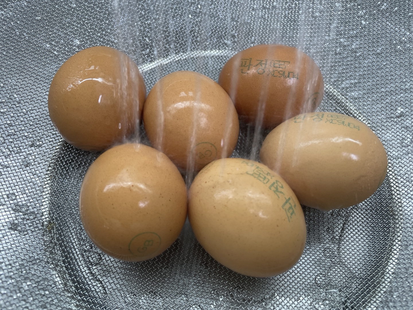 계란 노른자장 - 달걀 씻기 세척하기