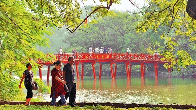 하노이에서 볼거리가 많은 호 호안끼엠 인근