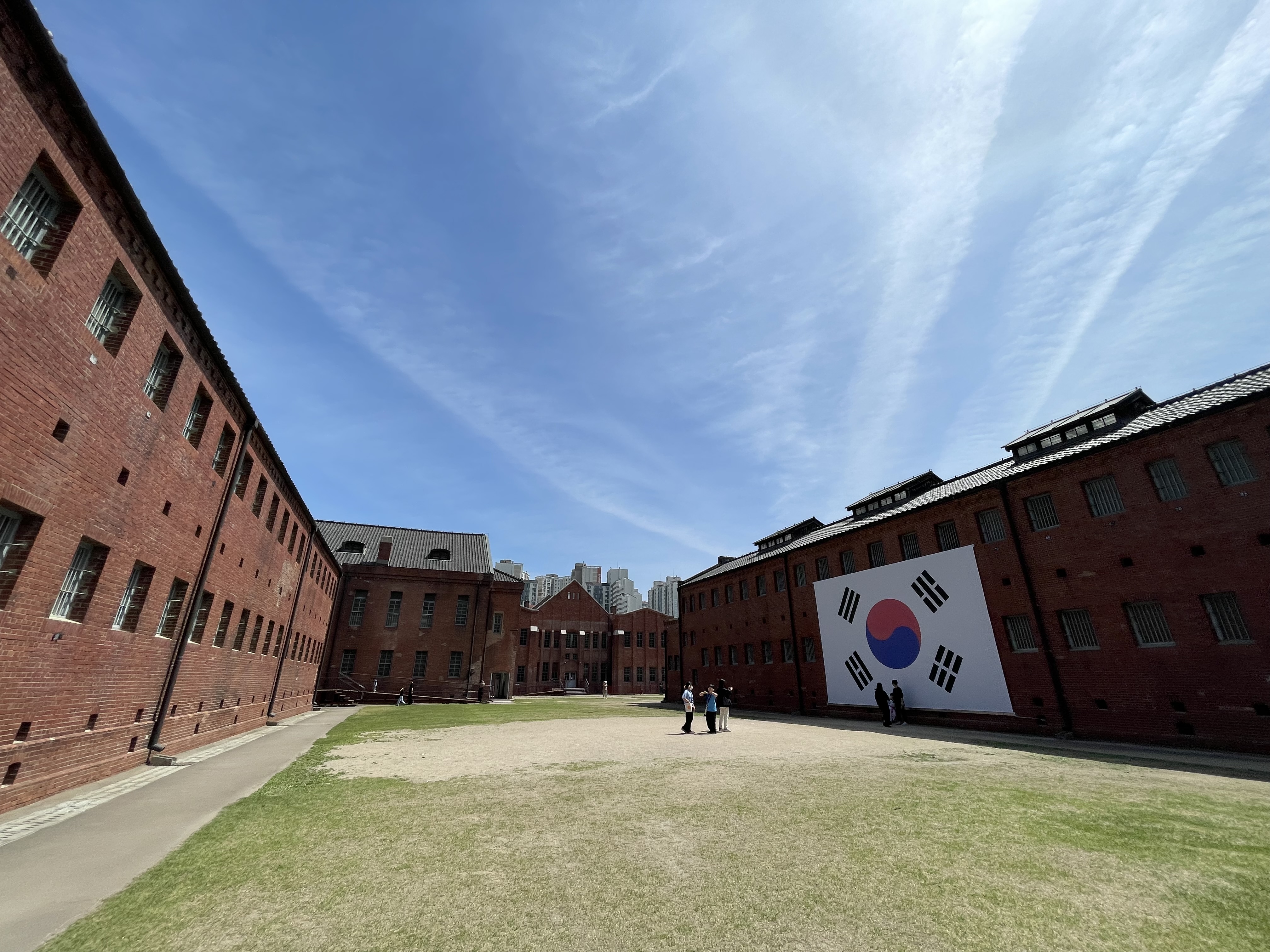 푸른 하늘 아래 서대문형무소역사관