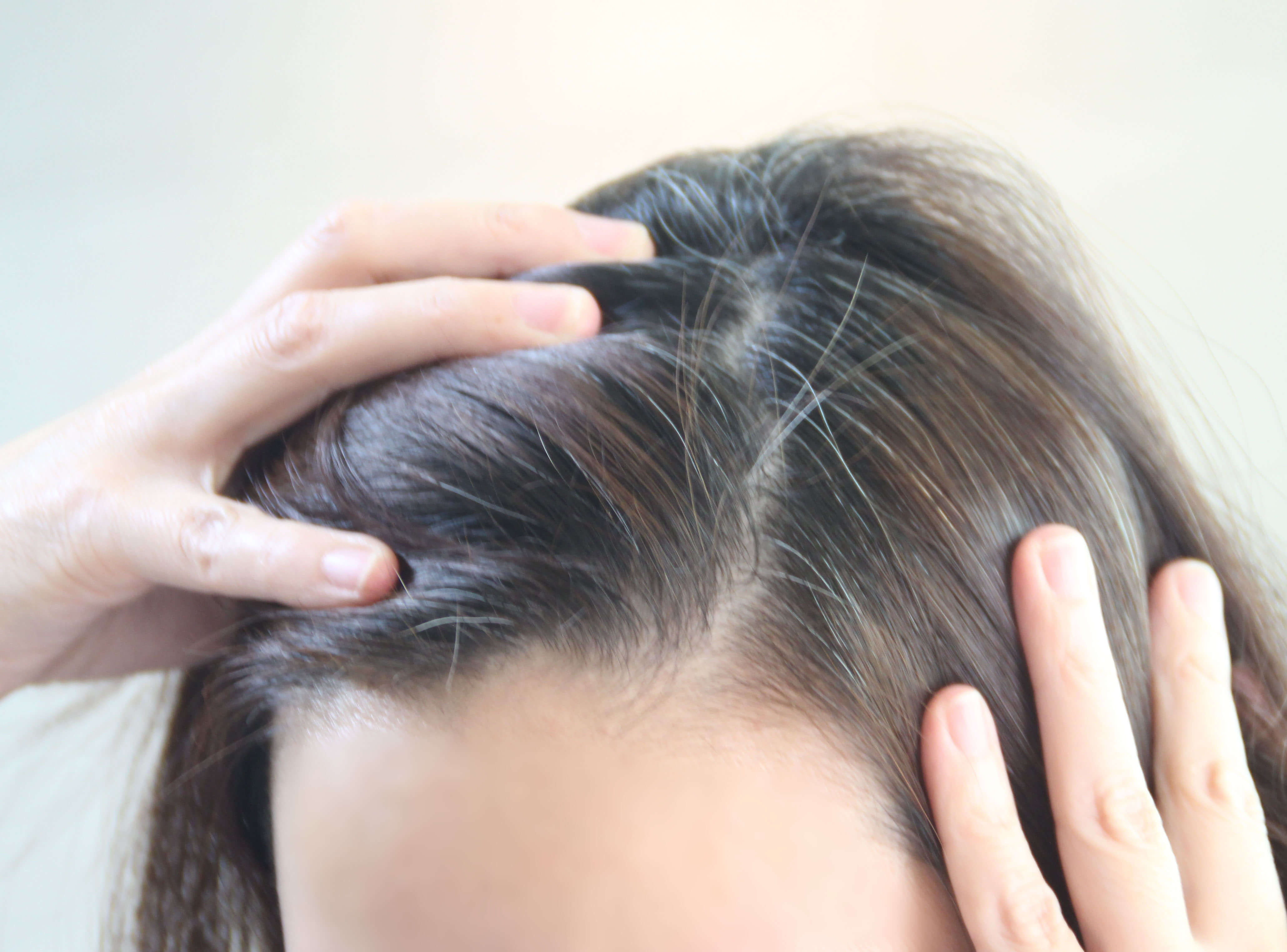 새치 뽑으면 안 되는 이유