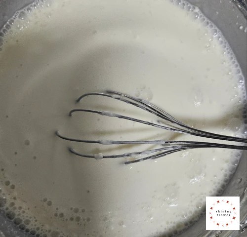 부추전-냉수에 부침가루 넣어서 골고루 풀어서 섞기