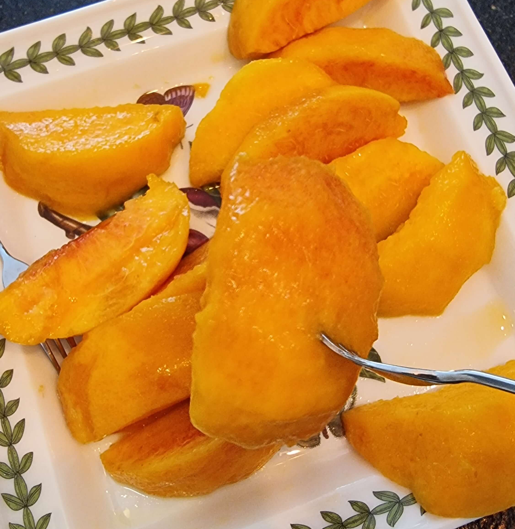 복숭아 포크에 하나 찍어봄