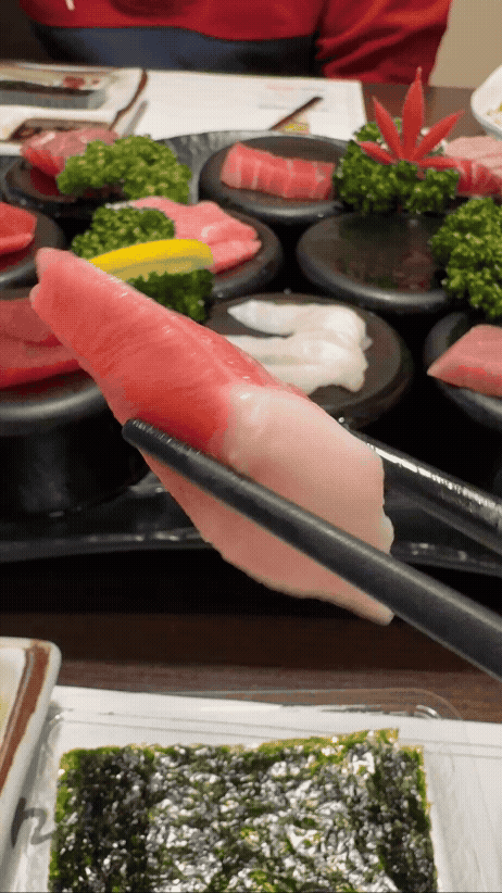 마구로센 생참치 대뱃살 오도로. 지방결이 반짝이는 대뱃살