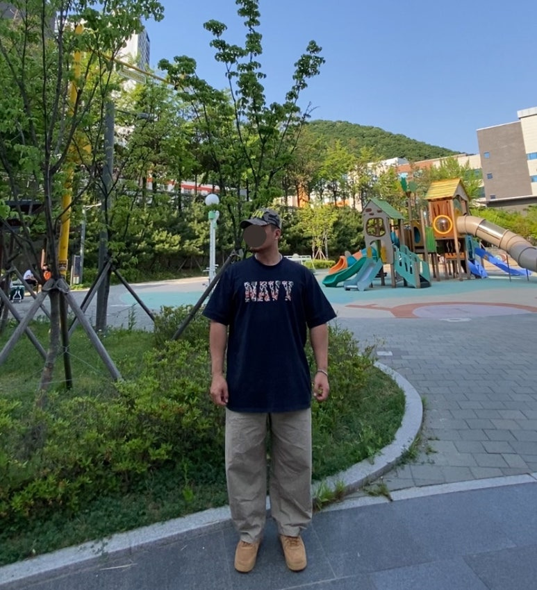 데일리룩('26. 5. 15.)블루썬플라워 SUN 카모볼캡, 엔티엠티 카모 NAVY 네이비 반팔 티셔츠, 나이키 클럽 벌룬 트레이닝 팬츠, 나이키 에어포스 1 미드 된장포스