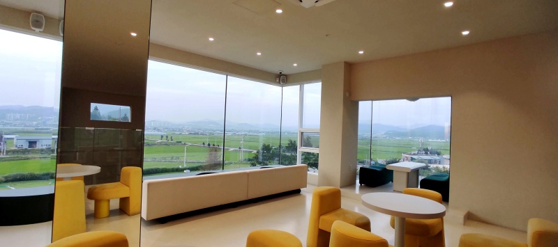 안성 시내를 조망할수있는 2층공간