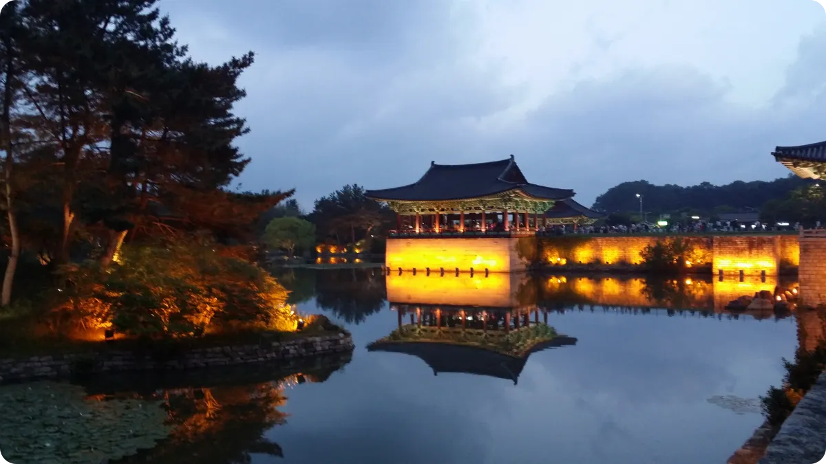 경북-경주시-신라왕궁-별궁-동궁과월지-연못-야경