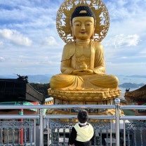 문수암 정상의 부처님