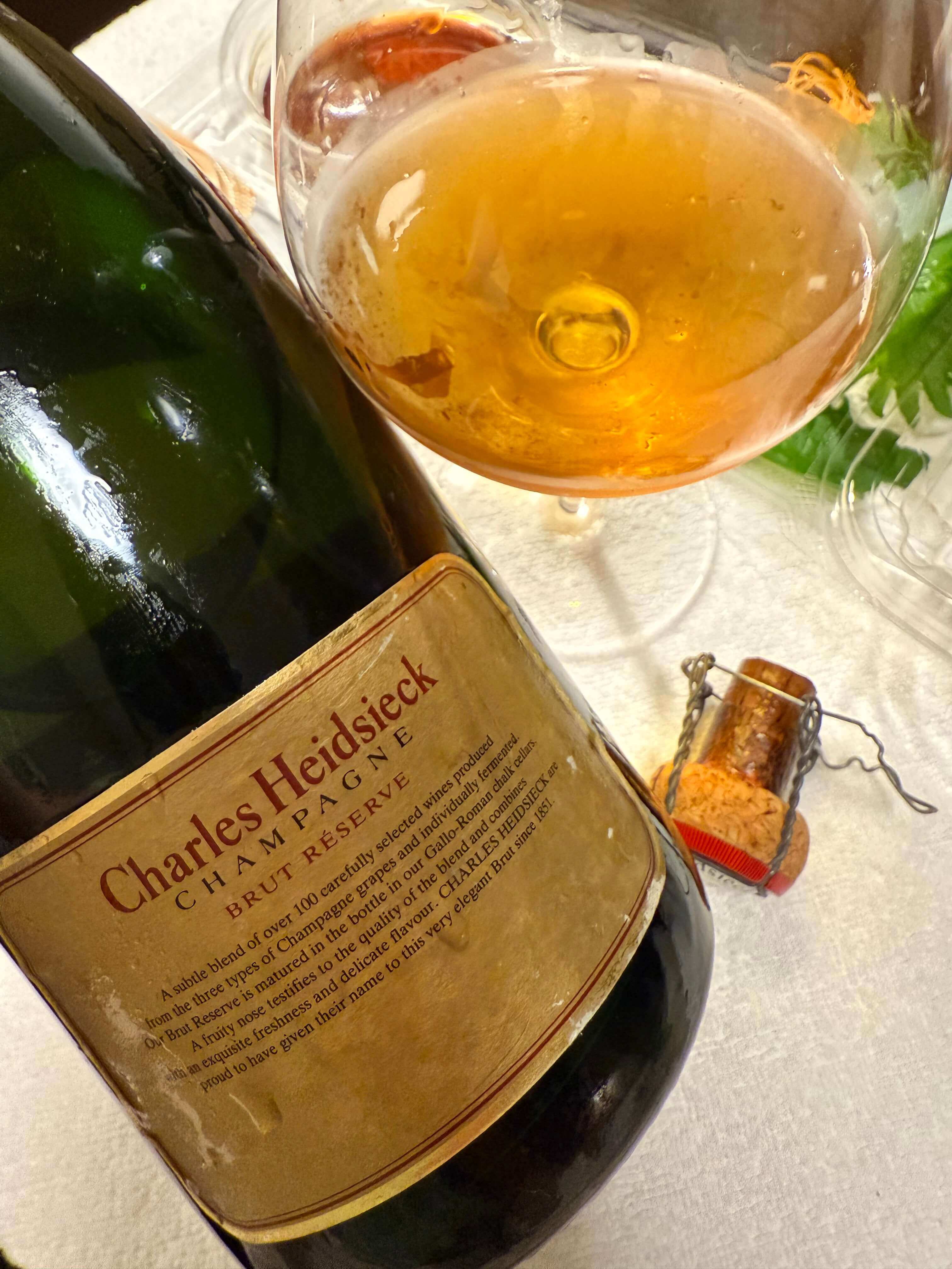 Charles Heidsieck Brut Réserve (1990s, British Airways Exclusive), Champagne, France๏ฝ์ฐฐ์ค ํ์ด์ง ๋ธ๋คผ ๋ฆฌ์ ๋ธ (1990๋
๋, ์๊ตญ ํญ๊ณต ๊ธฐ๋ด ํ๋ฆฌ๋ฏธ์ ์๋น์ค ์ ๊ณต์ฉ)