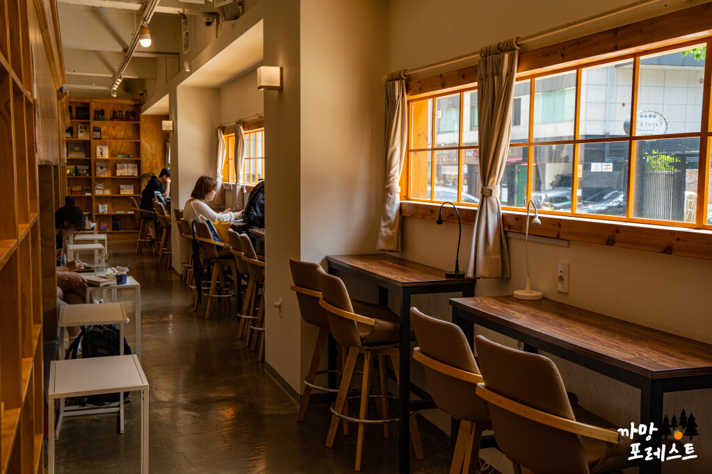 북앤레스트 내부