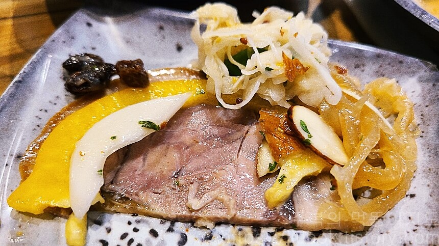 족이맛있는-사또족발-냉채족발-맛-2