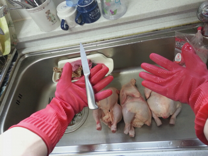 닭 칼로 자르기