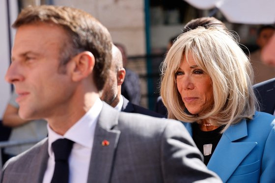 마크롱 부인 무시 논란