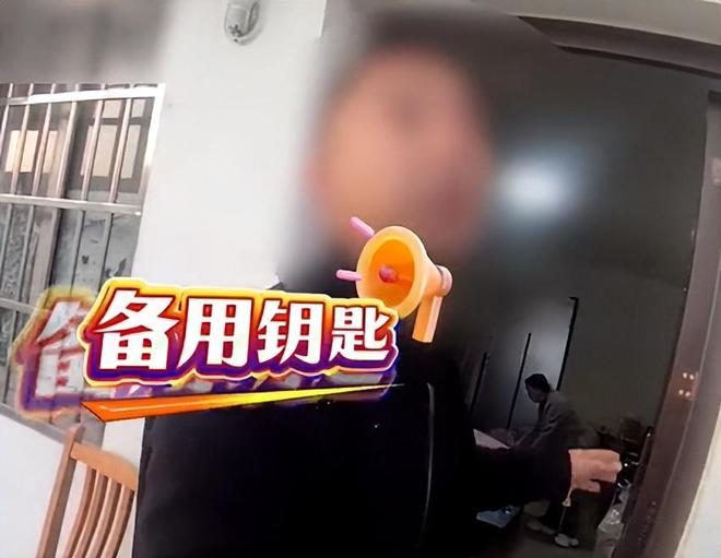 집에 들어가 보니… 낯선 여성이 거실에서 물을 마시고 있었다?