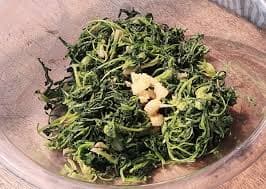 데쳐서 말려 보관 가능