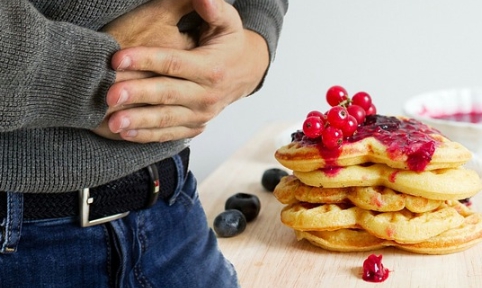 당뇨병 초기증상 중 하나인 다식증을 연상하는 이미지입니다.