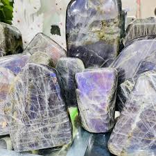 희귀 보석류와 글로벌 시장 이야기: 빛나는 유산의 가치와 도전