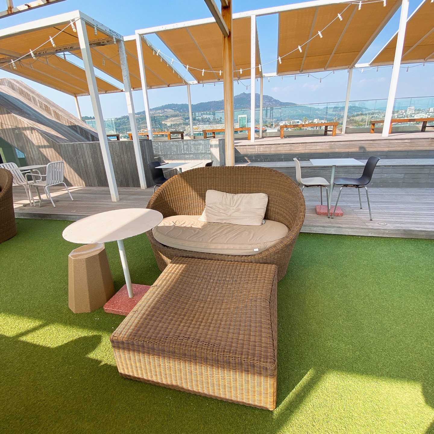 제주 안덕 유채꽃 포토존 오션뷰 카페 휴일로