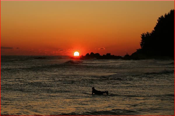 "투자에서 가장 중요한 것은 인내심이다. 마치 파도가 끊임없이 밀려와도 바위는 그 자리를 지키는 것처럼."