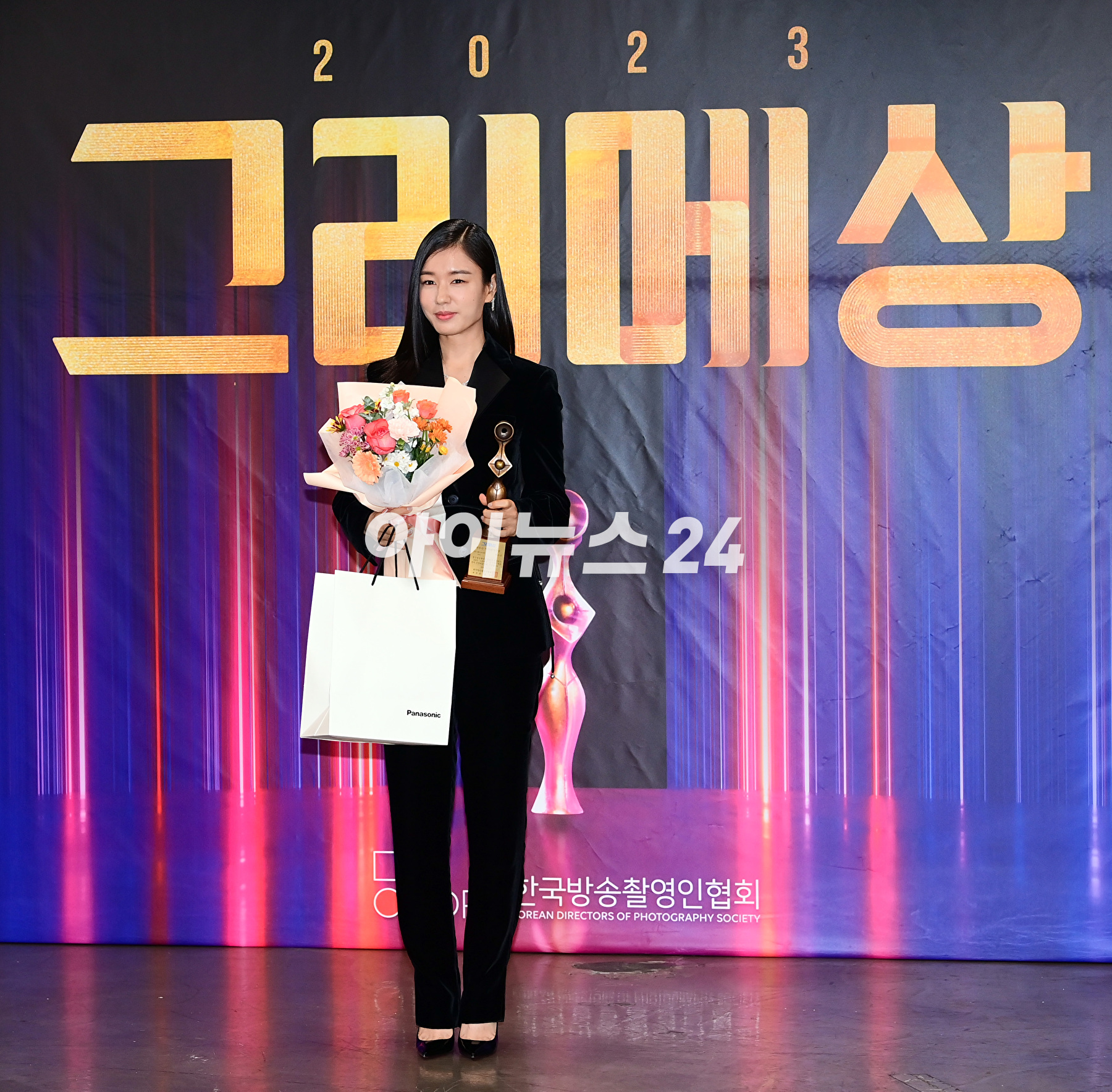 배우 안은진 22일 오후 서울 마포구 MBC 사옥에서 열린 '2023 그리메상' 시상식에서 여자 최우수 연기자상 수상자로 참석하고 있다. [사진=정소희 기자]