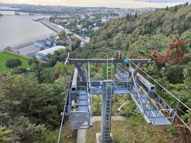 피에르로티 언덕에서 본 케이블카