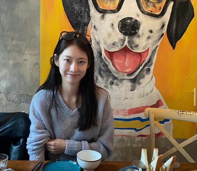 공승연 사복