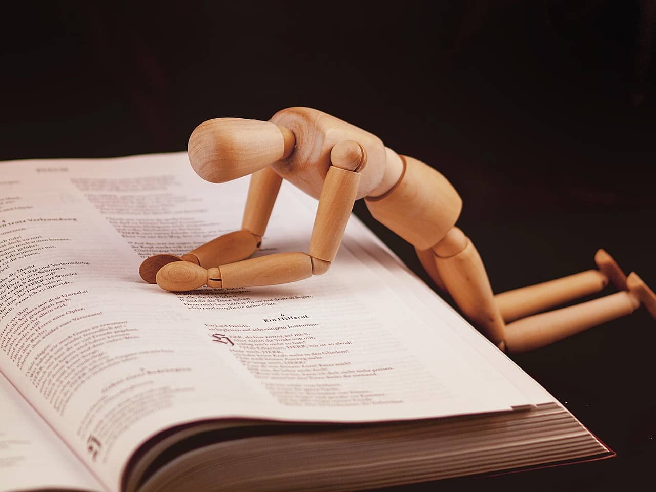 가스라이팅의 심리학: 조종하는 사람과 조종당하는 사람의 내면 구조 분석