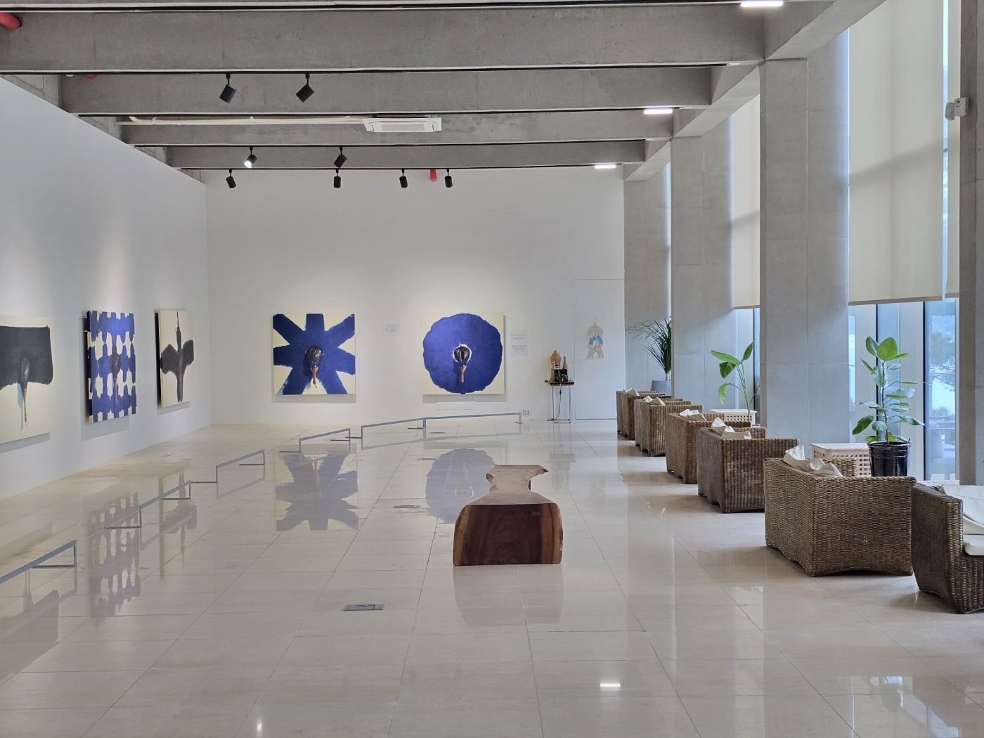 이정웅-작가-전시장-카페