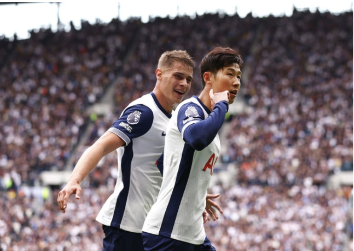 후반 32분 미키 판더펜이 후방에서 공을 차단한 후 에버턴 진영까지 몰고 들어온 공을 패스받아 골로 연결한 손흥민