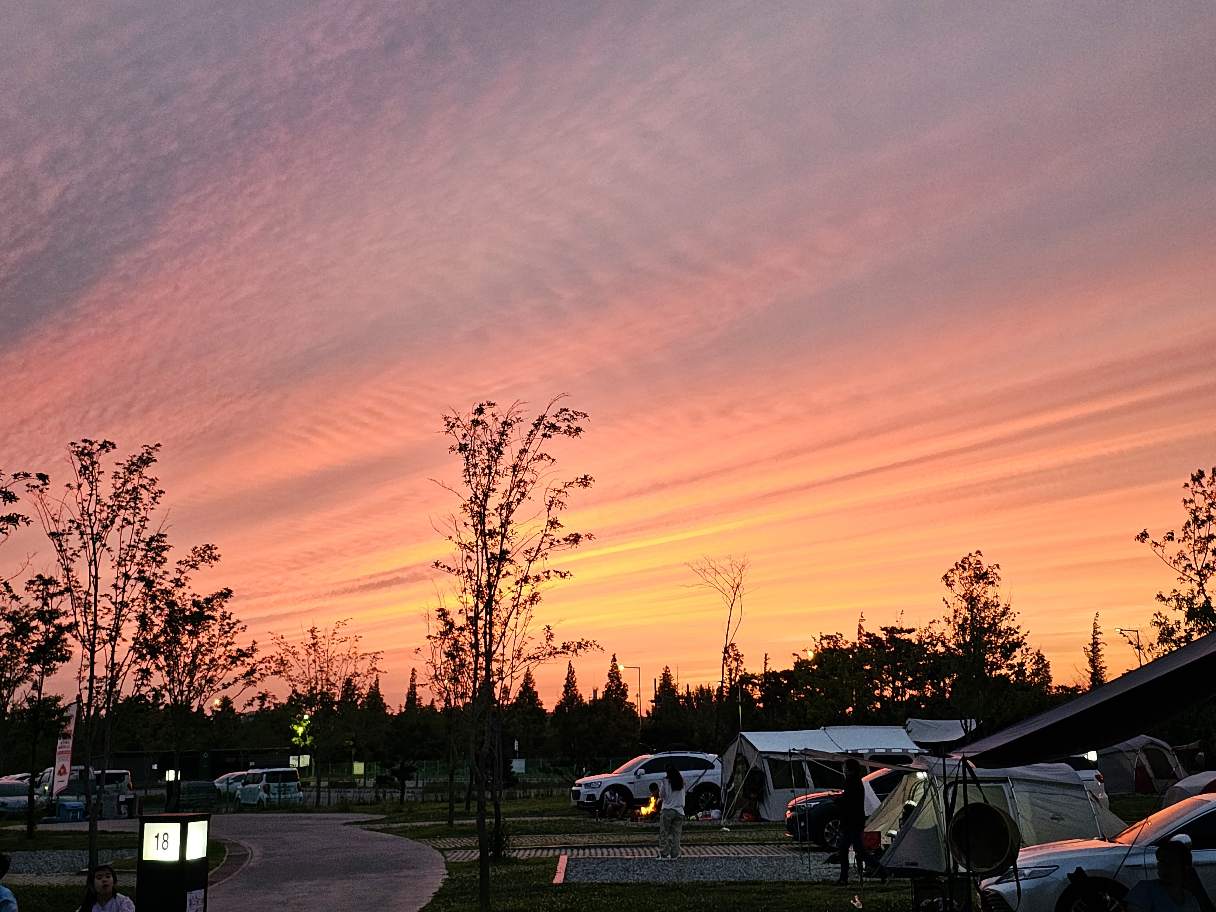 노을진 캠핑장 저녁 노을