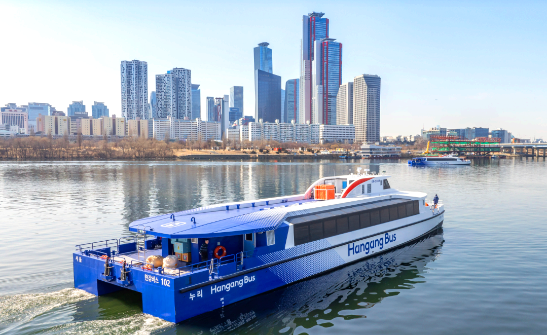 한강 위를 달리는 한강버스1