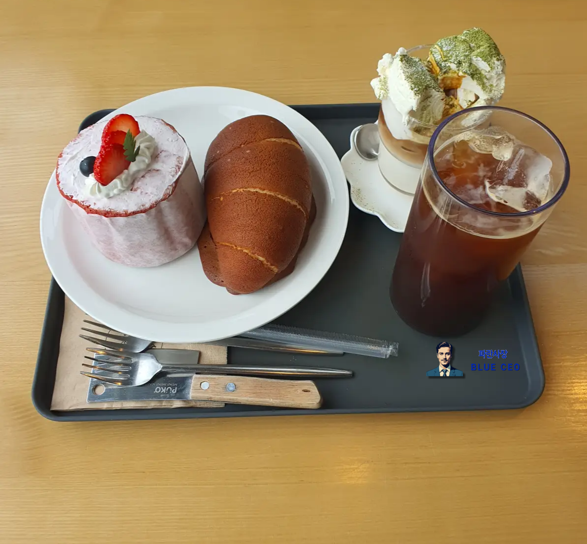 경남-양산-대형카페-대니얼-더티크림라떼-아아-소보로소금빵-딸기카스테라