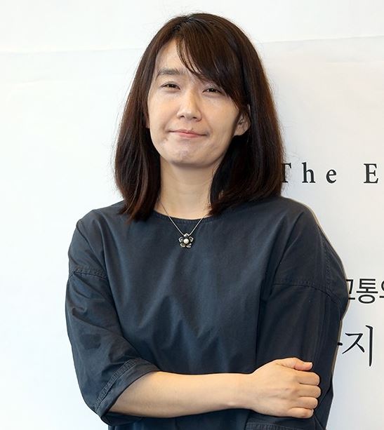 한강-작가-모습