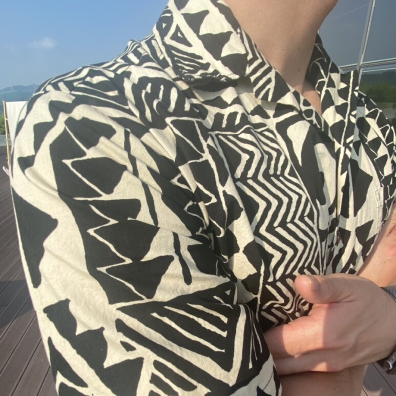 데일리룩(오뭘입)무신사테라스&#44; 하와이 반팔 셔츠&#44; 무신사스탠다드 데미지진 청바지&#44; 엠엠지엘 MMGL 샌들&#44; 데일리룩&#44; 데일리코디&#44; 데일리패션&#44; ootd