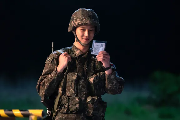 1등 복권을 주운 천우(고경표)