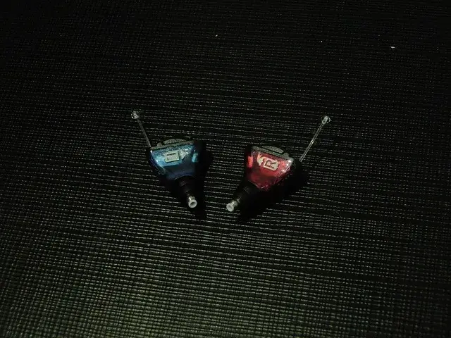 보청기-1쌍의-사진