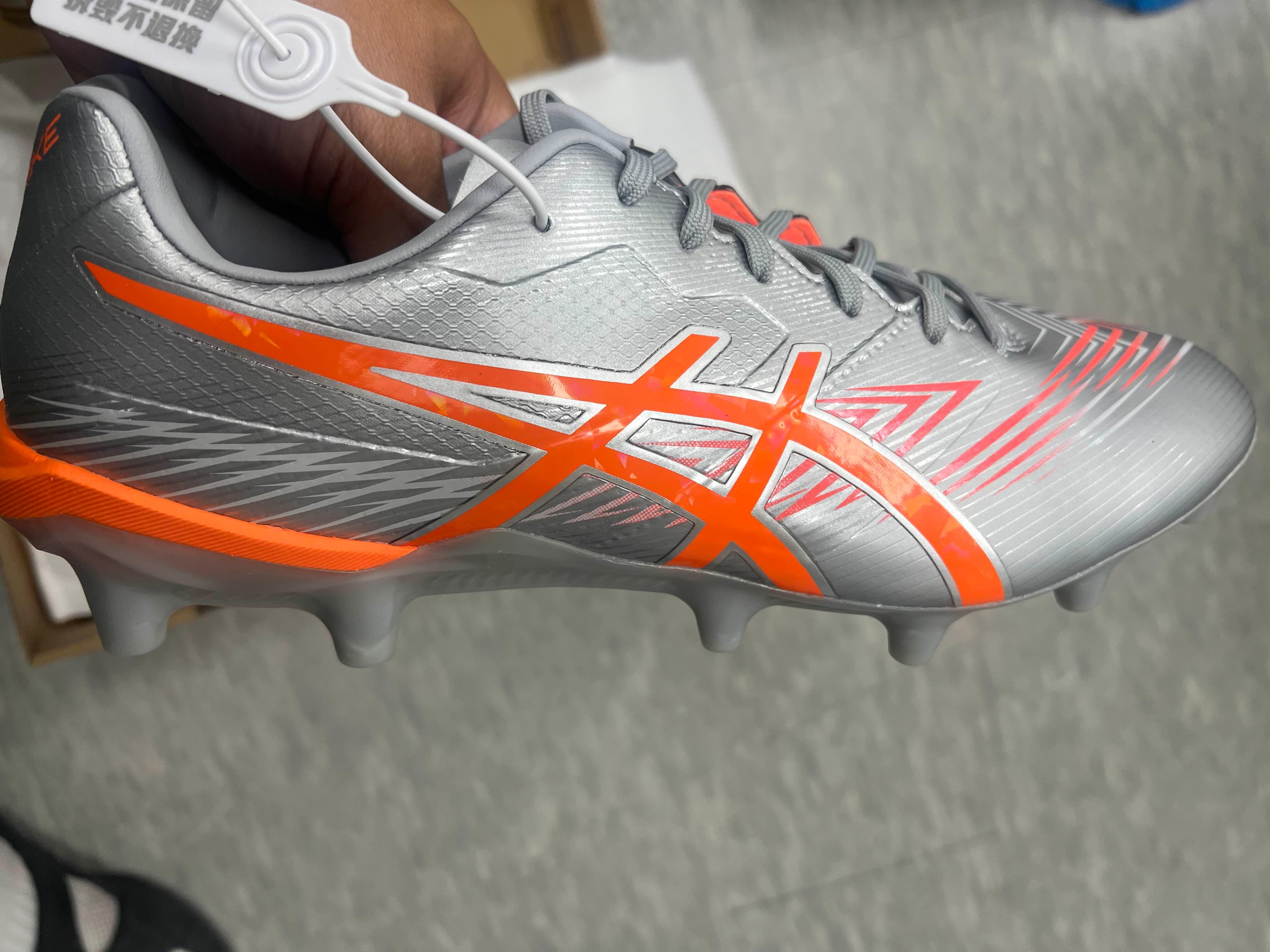 주홍색연구 아식스 스위프트 스트라이크 축구화 소개 이미지