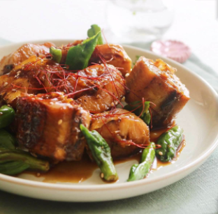 양념이 쏙 배게 졸인 코다리조림 완성 모습