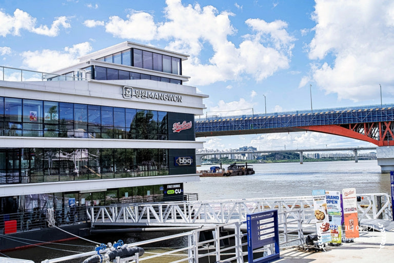 따릉이 타고 한강버스 정류장까지 — 도심 교통을 벗어난 시원한 환승 관련 사진