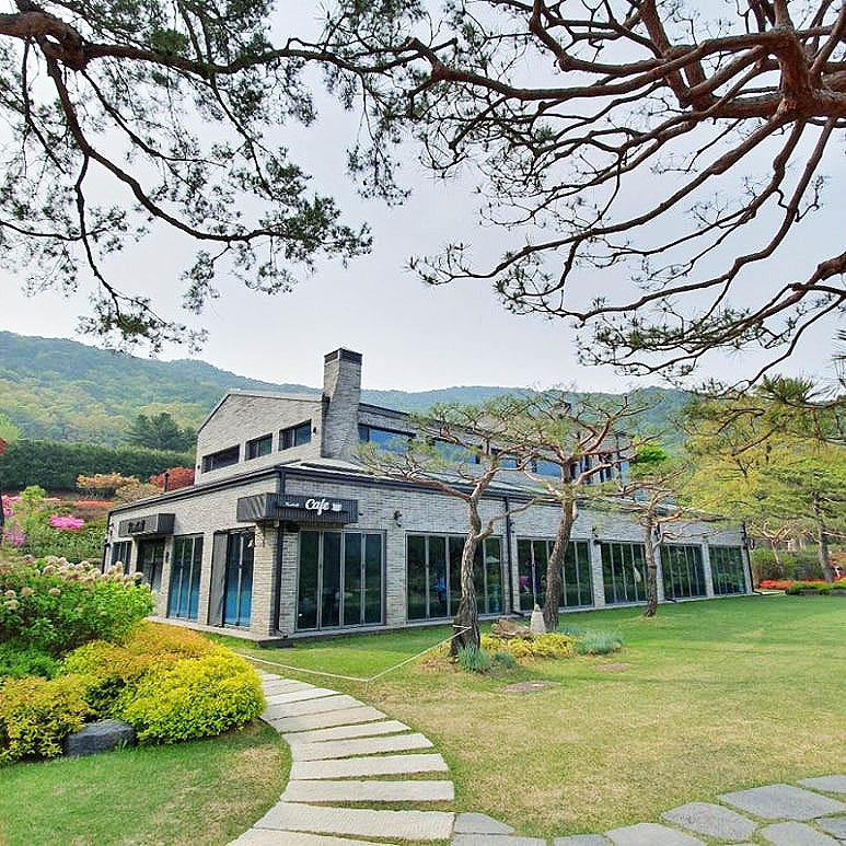 고양시 북한산뷰 대형 카페 '포인트빌'