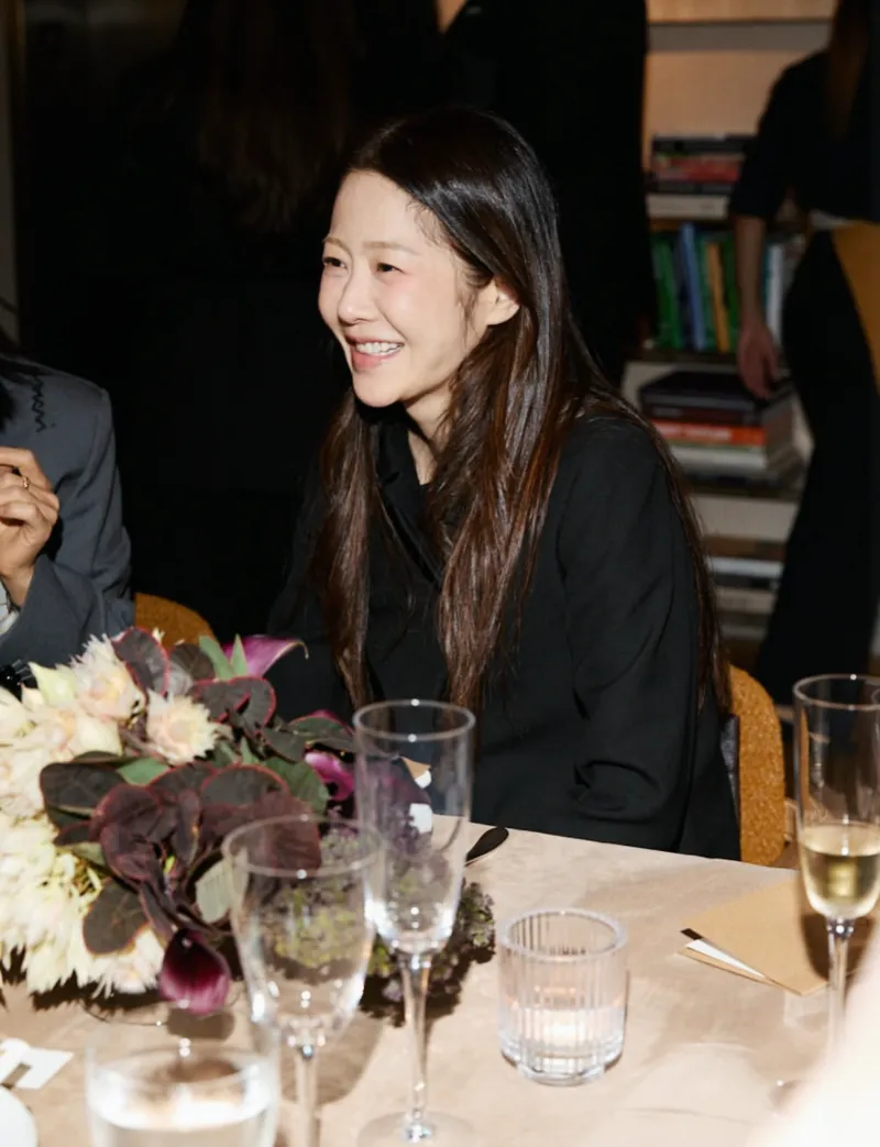 고현정 COS, 고현정 패션, 고현정 코트, 고현정 COS 패션, 2025 미니멀룩, COS 가을 코트, COS 와이드 팬츠, COS 공식몰 할인, COS 세일, COS 신상, COS 네이버 쇼핑, COS 퍼플코인 이벤트, MZ세대 인기 미니멀 브랜드, COS 꾸안꾸룩, COS 셀럽 패션, COS 직구, COS 특가