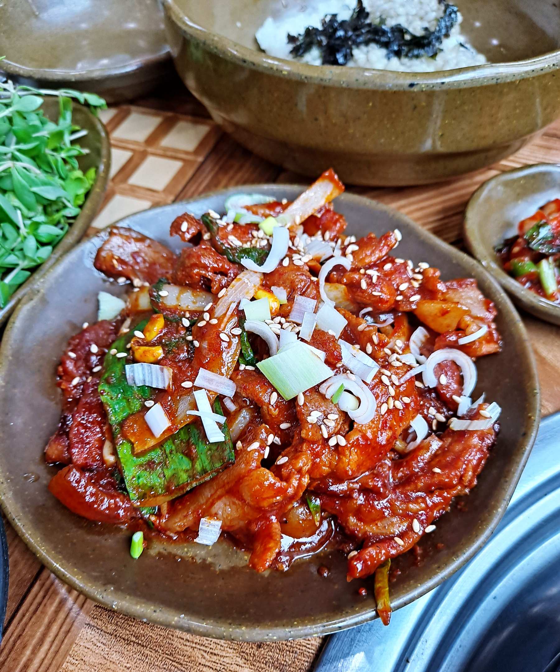 가마솥보리밥 제육볶음