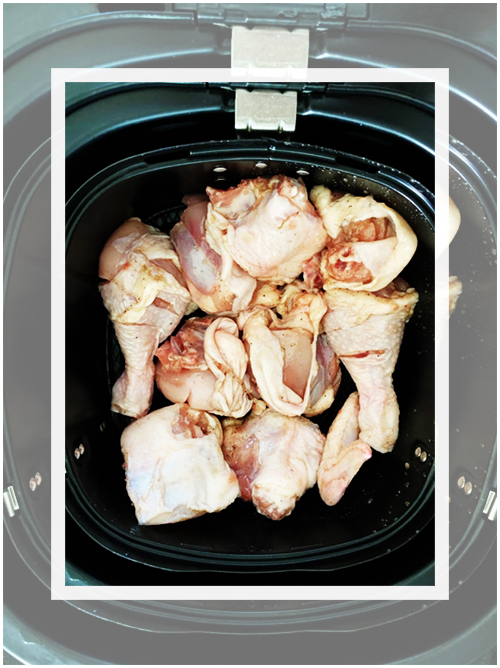 에어프라이어로 치킨을 만드는 레시피를 안내하는 이미지