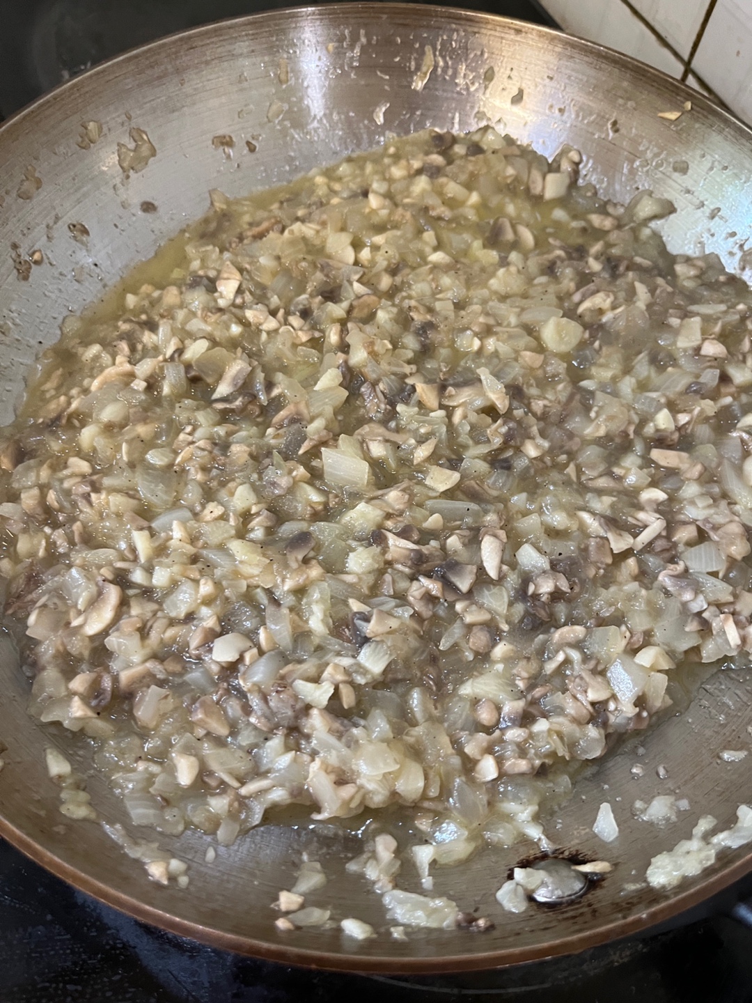 버섯추가해-볶는모습