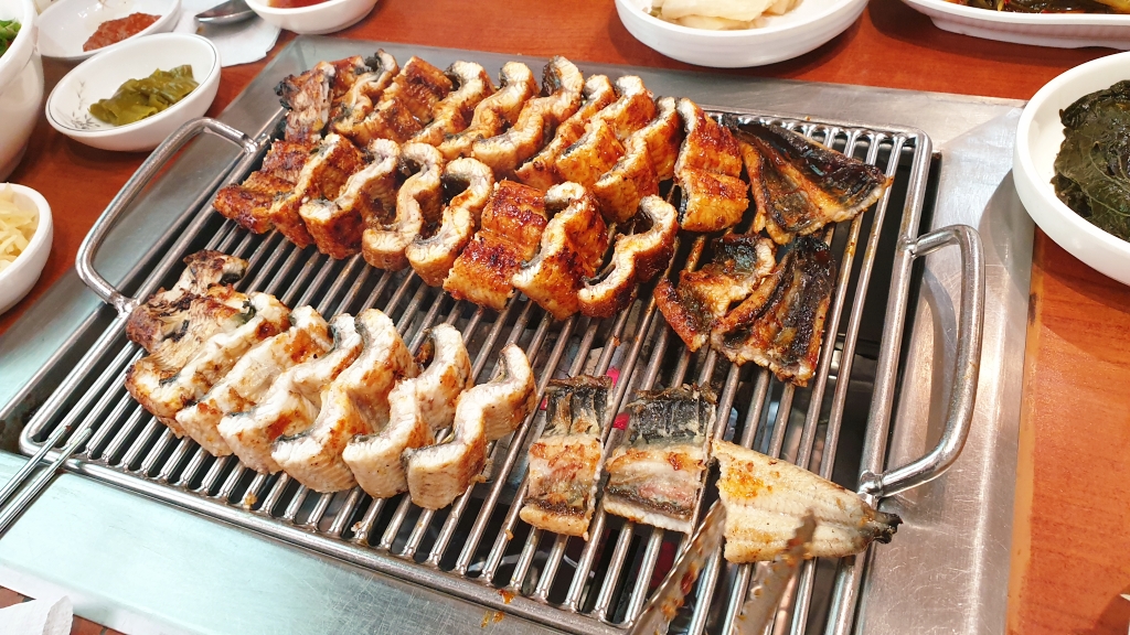 아산 인주 장어촌 꽃동네원조장어&#44; 고소한 민물장어 전문 맛집