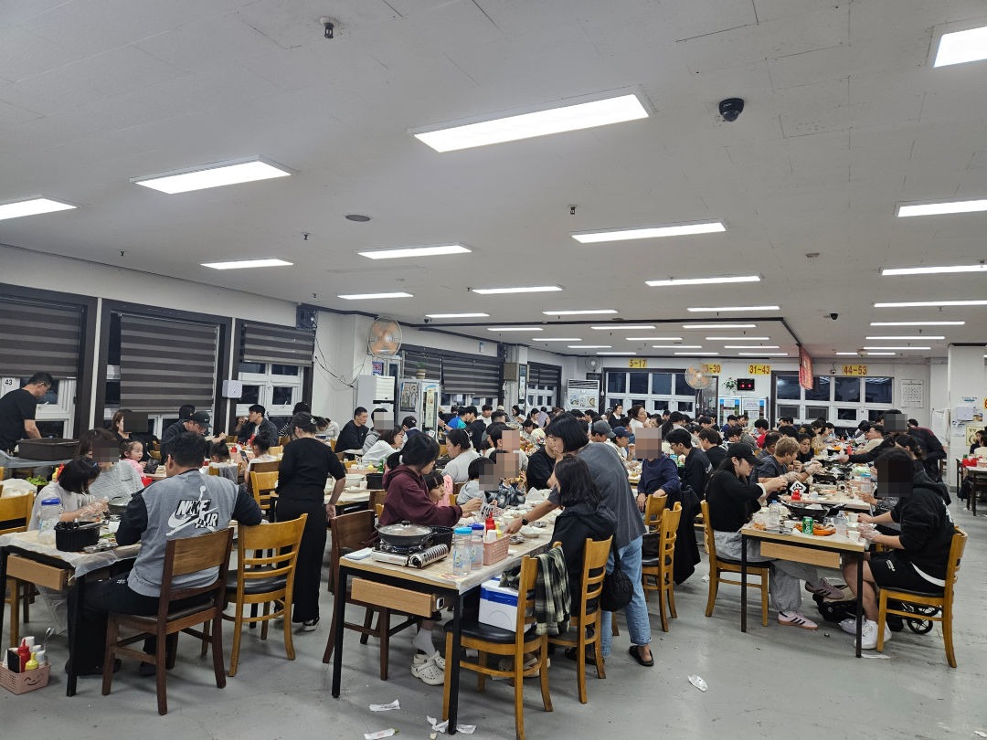 궁평항 수산물 센터 2층 매장